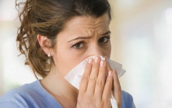 Vanduo iš nosies: kodėl iš nosies išliejamas vanduo? Simptomai ir patarimai, kaip tinkamai valyti vandenį iš nosies